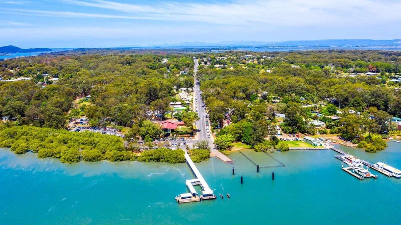 Russell Island Ferry.jpg
