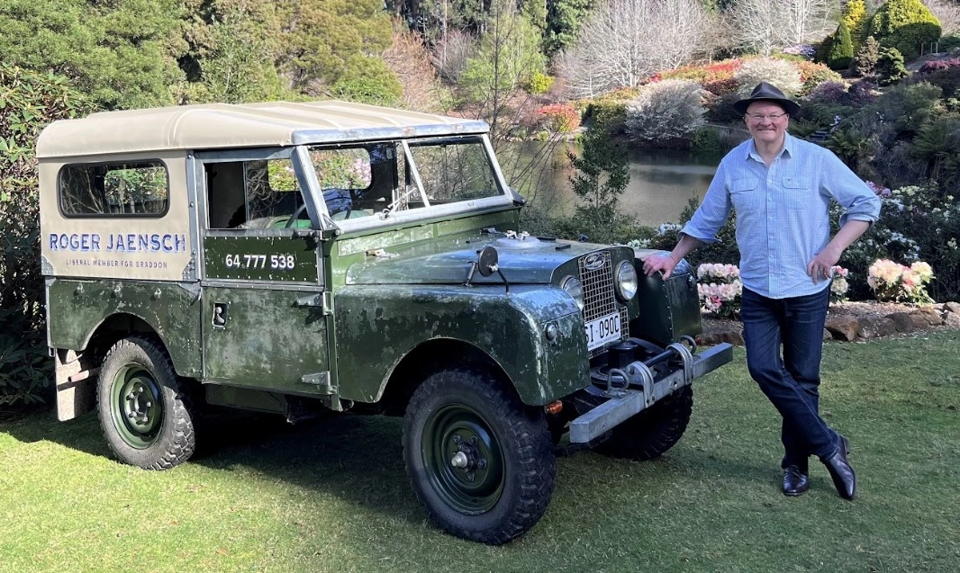 Roger Jaensch with Landy.jpg