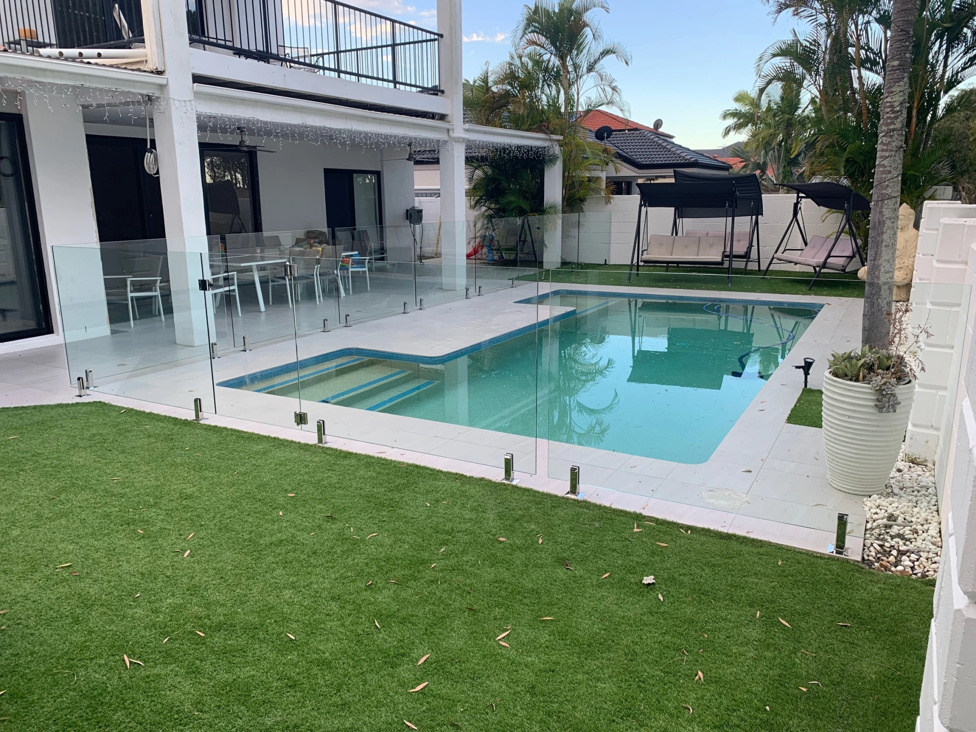 Frameless Glass Pool Fencing 11.JPG