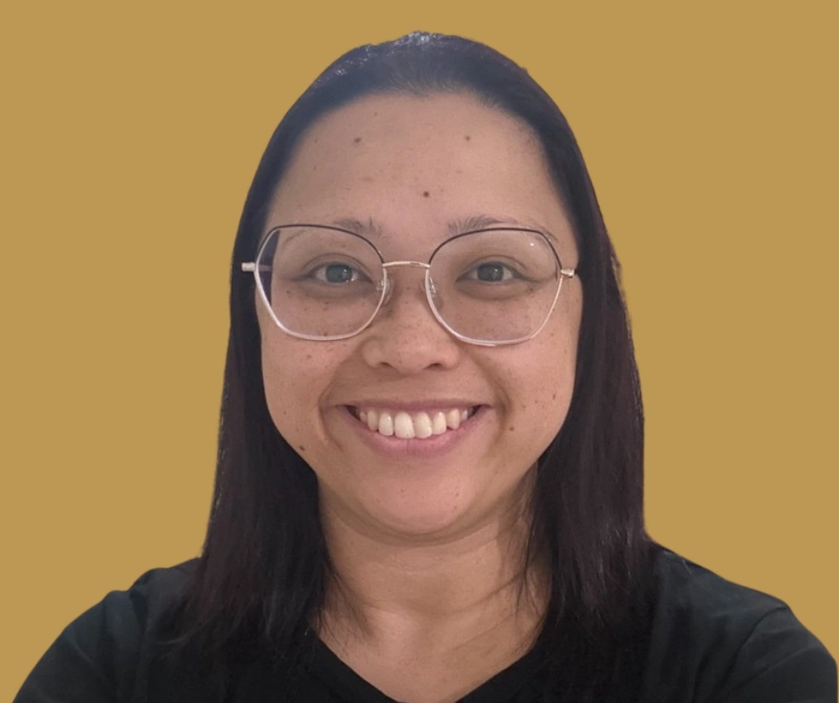 Sarah Gold Background.jpg