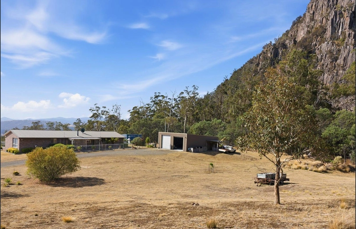 f06-home-shed-cliffs.jpg