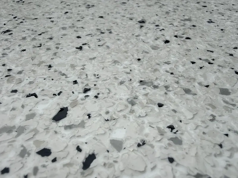 polyaspartic-flake-siberian-white.webp