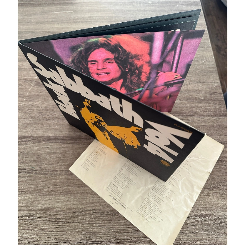 2-Black-Sabbath-Vol4-Internal.png