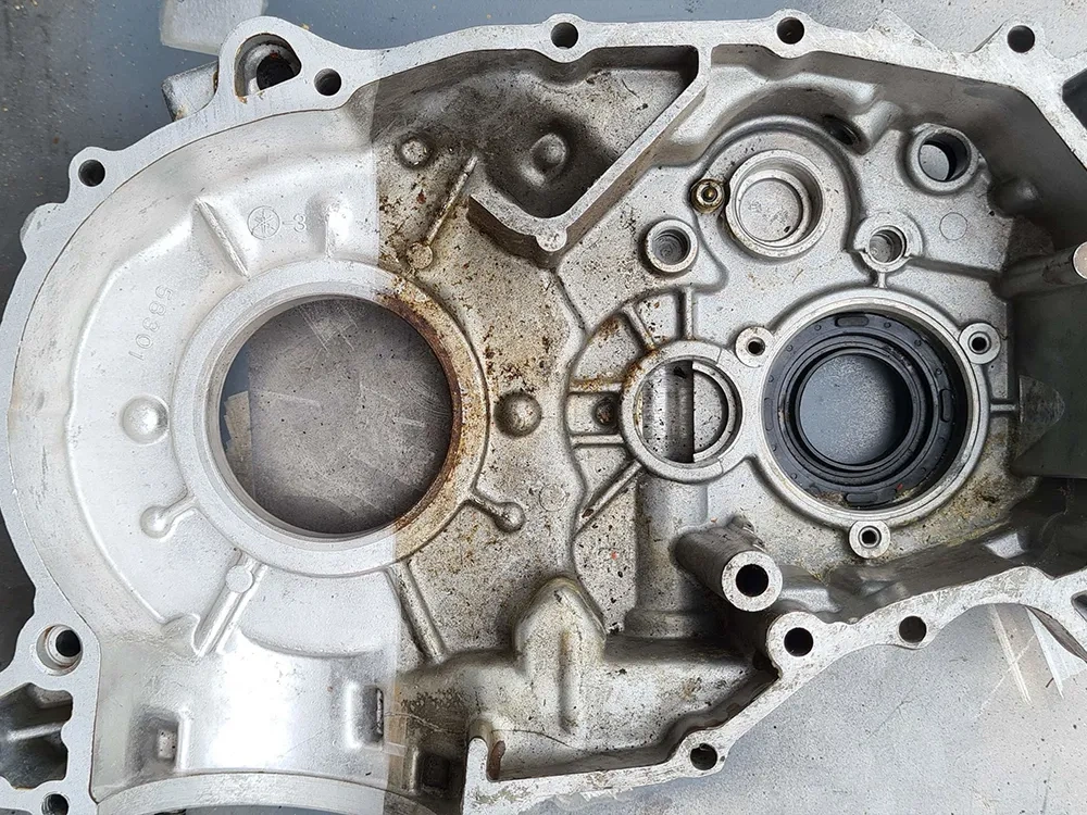 laser-cleaning-machine-for-remove-oil-effect.webp