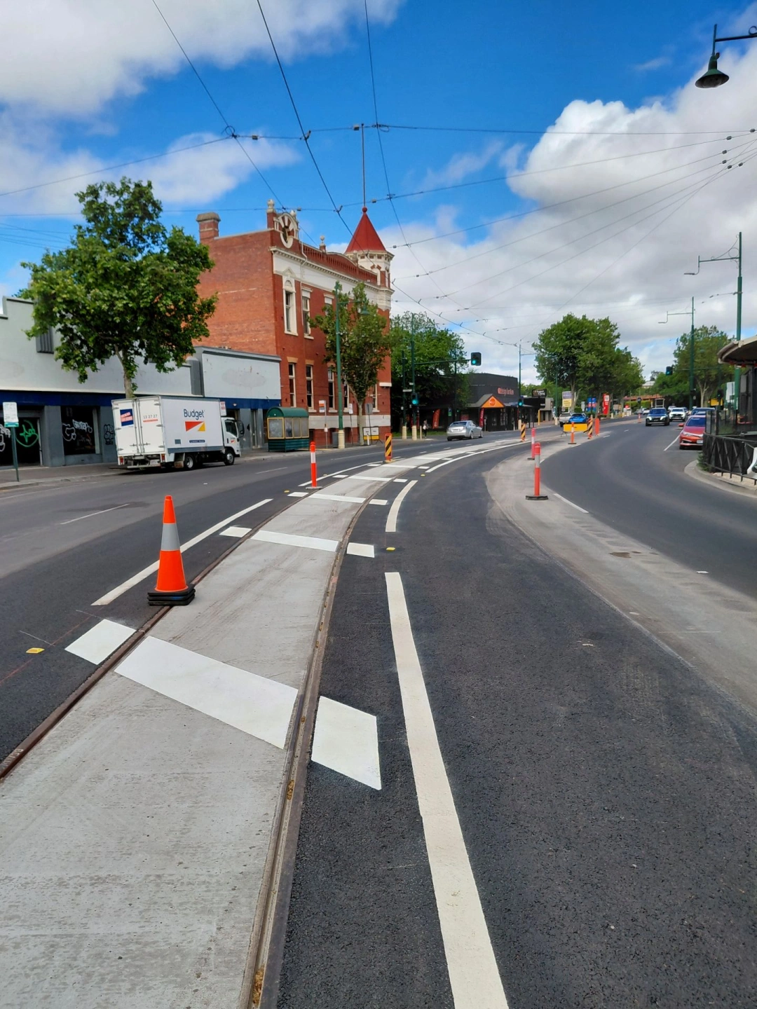 20251109_104849 installation-of-rrpm's-&-chevron-bars-on-bend-bendigo-tramway-upgrade-2025.jpg