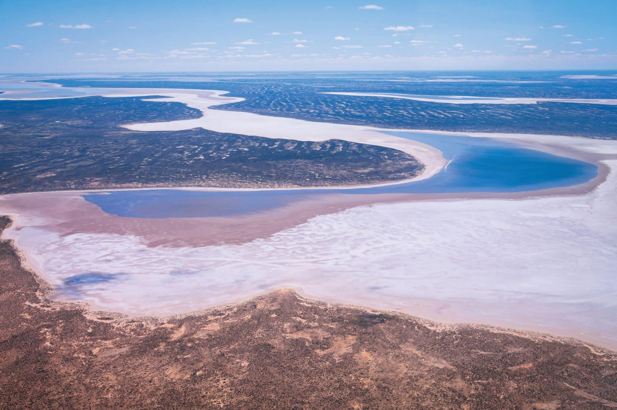 c-au-sa-lake-eyre-wide-aerial-595058119-g-rf-low-res-3449230570.jpg