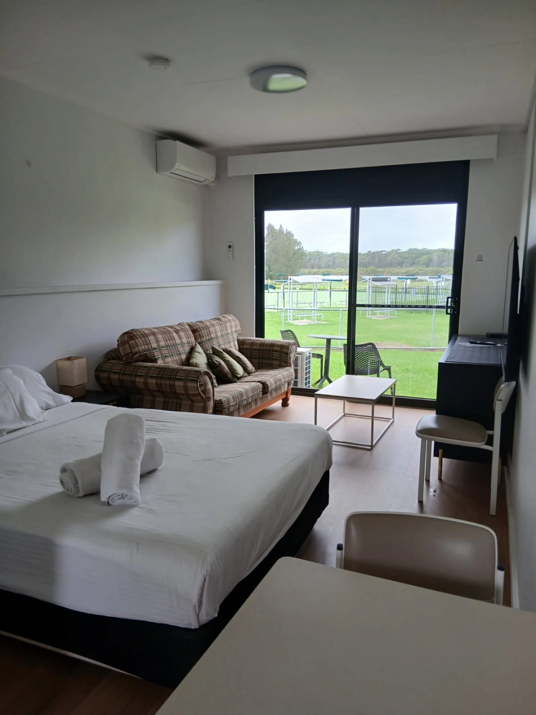 R15 family Room 2.jpg