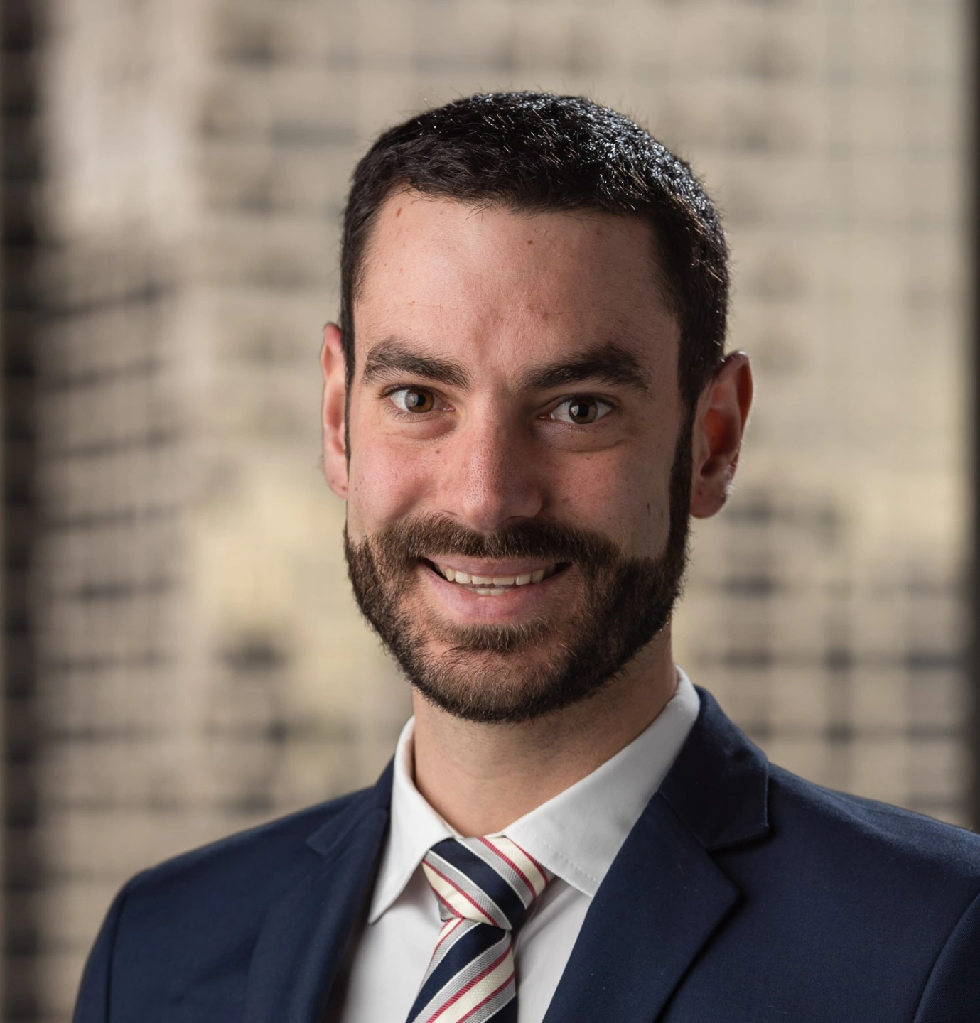 Headshot cropped 2.jpg