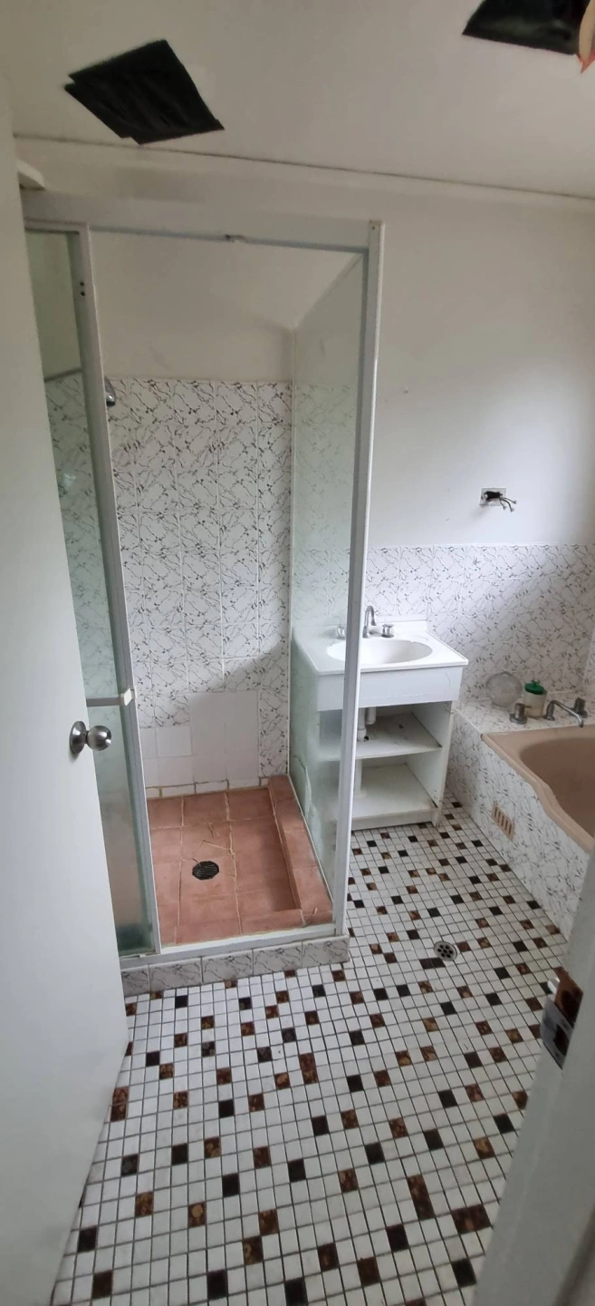 Bathroom2.jpg