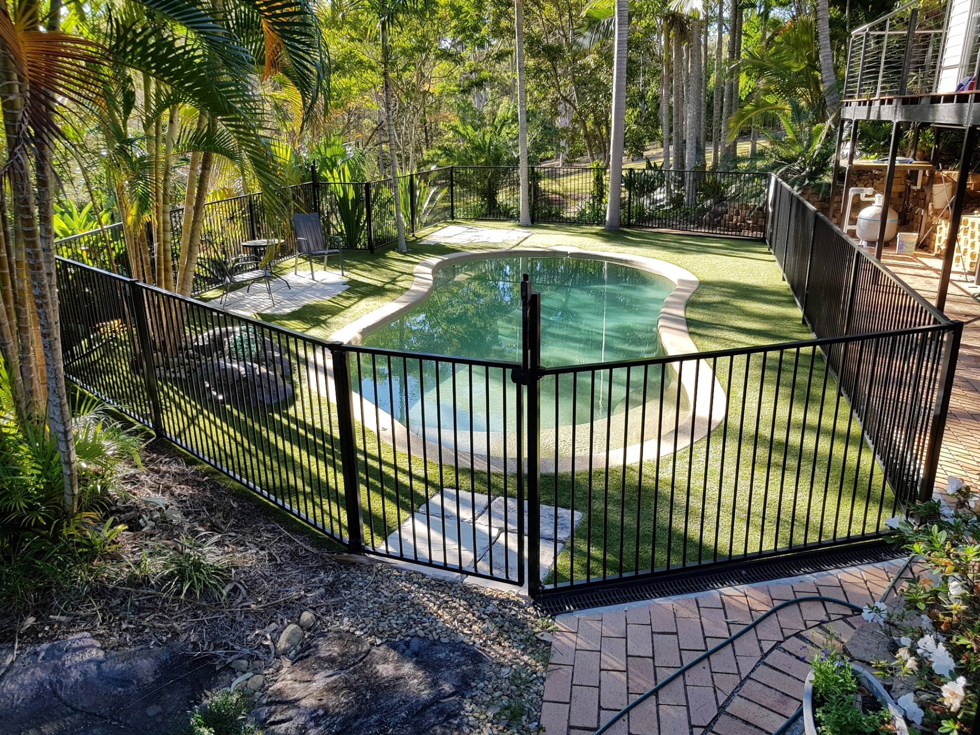 Aluminium Pool Fencing.JPG