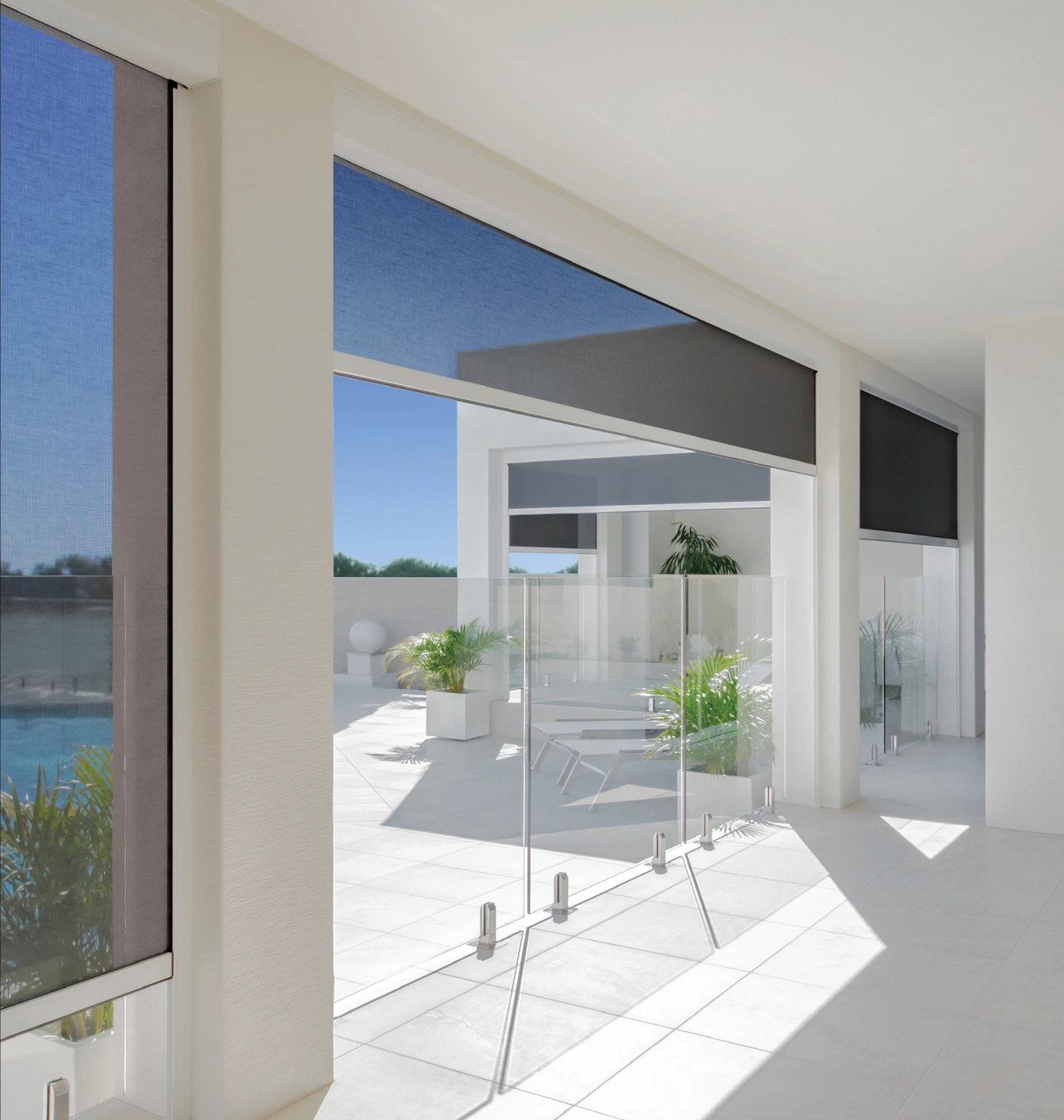 Zipscreen outdoor entertaining.jpg